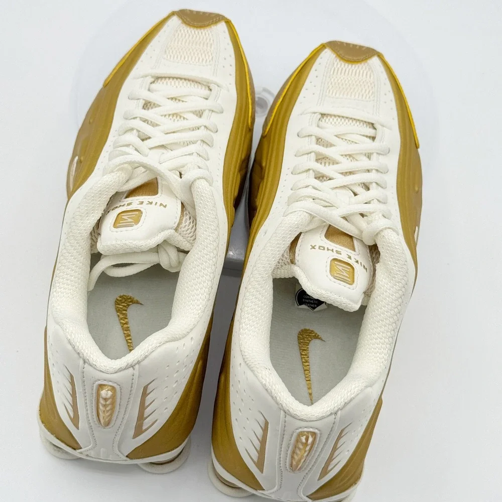 Nike Shox R4 Size 9.5 Womens Pearl/Metallic Gold AR3565-010, NEW